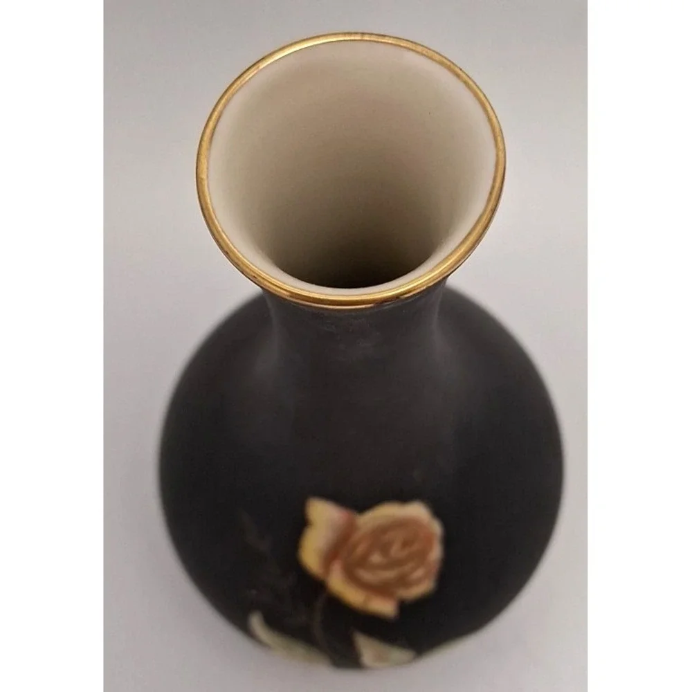 22 Karat Gold Rimmed on Royal‎ Porzellan Bavaria Handarbeit Vase